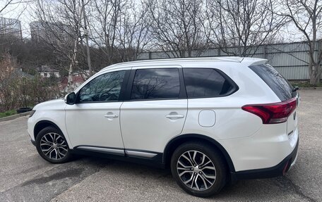 Mitsubishi Outlander III рестайлинг 3, 2016 год, 1 950 000 рублей, 7 фотография