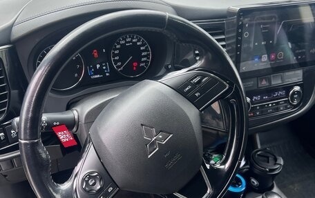 Mitsubishi Outlander III рестайлинг 3, 2016 год, 1 950 000 рублей, 9 фотография