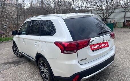 Mitsubishi Outlander III рестайлинг 3, 2016 год, 1 950 000 рублей, 6 фотография