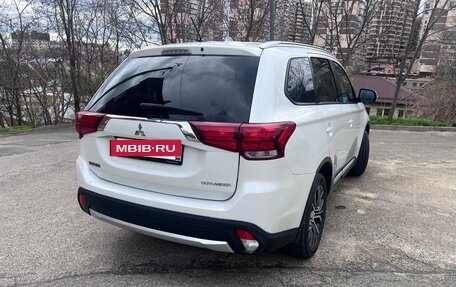 Mitsubishi Outlander III рестайлинг 3, 2016 год, 1 950 000 рублей, 3 фотография