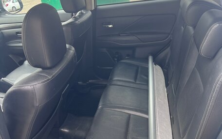 Mitsubishi Outlander III рестайлинг 3, 2016 год, 1 950 000 рублей, 14 фотография