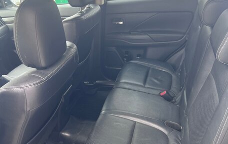 Mitsubishi Outlander III рестайлинг 3, 2016 год, 1 950 000 рублей, 13 фотография