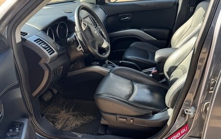 Mitsubishi Outlander III рестайлинг 3, 2012 год, 1 000 000 рублей, 7 фотография