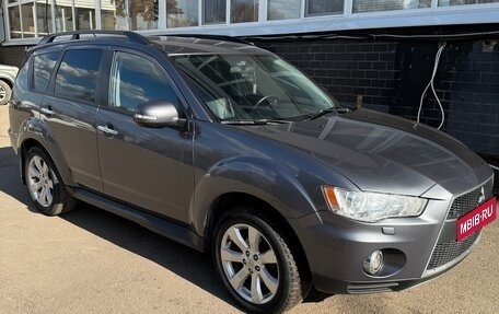 Mitsubishi Outlander III рестайлинг 3, 2012 год, 1 000 000 рублей, 2 фотография