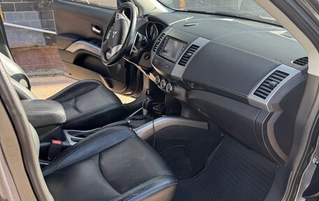 Mitsubishi Outlander III рестайлинг 3, 2012 год, 1 000 000 рублей, 10 фотография