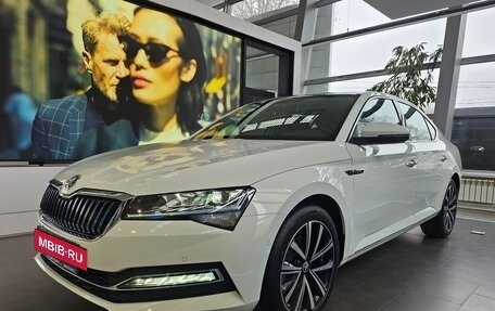 Skoda Superb III рестайлинг, 2025 год, 3 310 000 рублей, 2 фотография