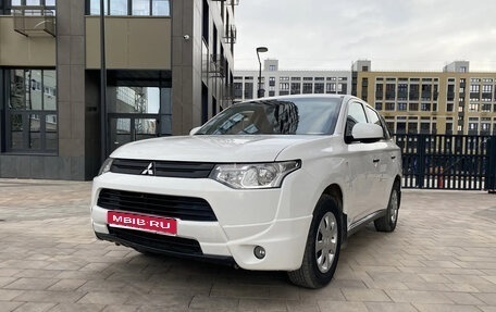 Mitsubishi Outlander III рестайлинг 3, 2014 год, 1 490 000 рублей, 1 фотография