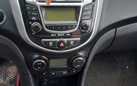 Hyundai Solaris II рестайлинг, 2011 год, 590 000 рублей, 5 фотография