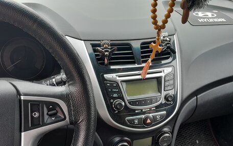 Hyundai Solaris II рестайлинг, 2011 год, 590 000 рублей, 6 фотография