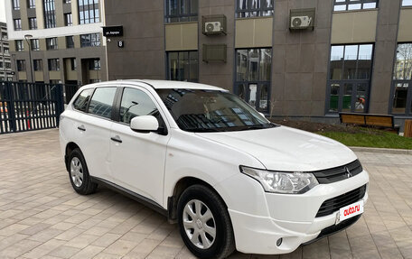Mitsubishi Outlander III рестайлинг 3, 2014 год, 1 490 000 рублей, 3 фотография