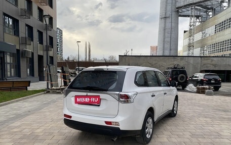 Mitsubishi Outlander III рестайлинг 3, 2014 год, 1 490 000 рублей, 4 фотография