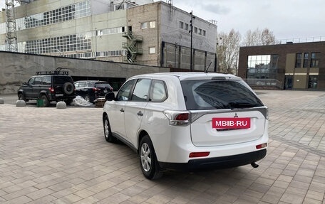 Mitsubishi Outlander III рестайлинг 3, 2014 год, 1 490 000 рублей, 5 фотография