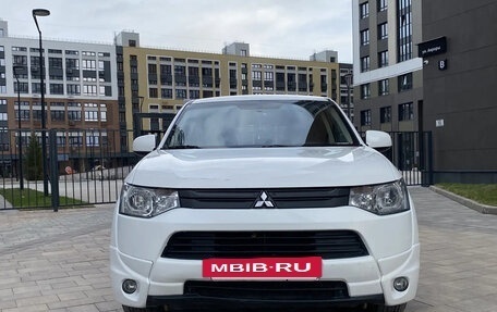 Mitsubishi Outlander III рестайлинг 3, 2014 год, 1 490 000 рублей, 2 фотография