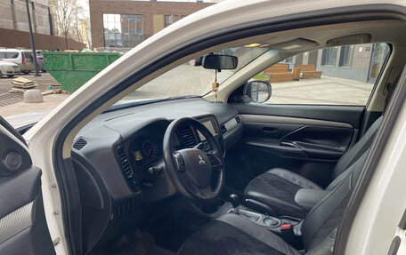 Mitsubishi Outlander III рестайлинг 3, 2014 год, 1 490 000 рублей, 6 фотография