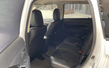 Mitsubishi Outlander III рестайлинг 3, 2014 год, 1 490 000 рублей, 7 фотография