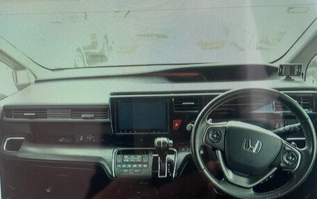 Honda Stepwgn IV, 2017 год, 2 100 000 рублей, 2 фотография