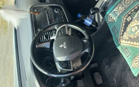 Mitsubishi Outlander III рестайлинг 3, 2012 год, 1 200 000 рублей, 6 фотография