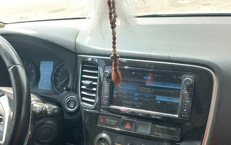 Mitsubishi Outlander III рестайлинг 3, 2012 год, 1 200 000 рублей, 10 фотография