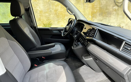 Volkswagen Multivan T6 рестайлинг, 2023 год, 5 940 000 рублей, 3 фотография