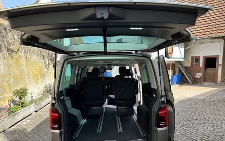 Volkswagen Multivan T6 рестайлинг, 2023 год, 5 940 000 рублей, 6 фотография