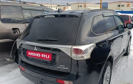 Mitsubishi Outlander III рестайлинг 3, 2013 год, 1 450 000 рублей, 10 фотография