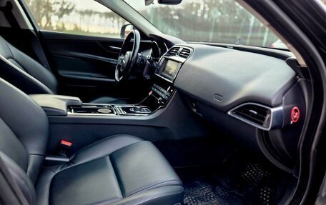 Jaguar XE I рестайлинг, 2018 год, 1 720 000 рублей, 22 фотография