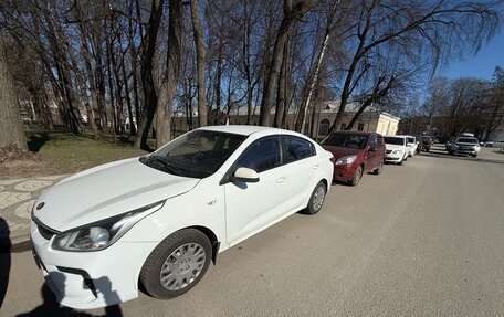 KIA Rio IV, 2018 год, 850 000 рублей, 2 фотография