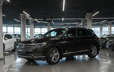 Volkswagen Touareg III, 2019 год, 4 280 000 рублей, 1 фотография