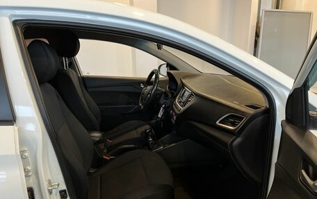 Hyundai Solaris II рестайлинг, 2018 год, 740 000 рублей, 28 фотография