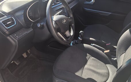 KIA Rio III рестайлинг, 2013 год, 800 000 рублей, 4 фотография