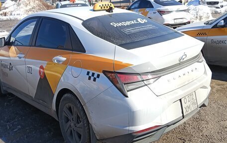 Hyundai Elantra, 2023 год, 1 980 000 рублей, 3 фотография