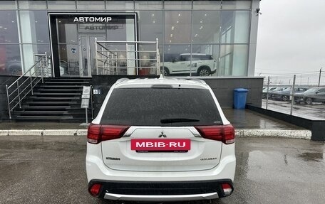 Mitsubishi Outlander III рестайлинг 3, 2018 год, 2 200 000 рублей, 6 фотография