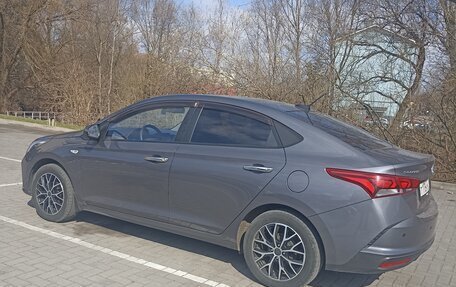 Hyundai Solaris II рестайлинг, 2021 год, 1 560 000 рублей, 2 фотография