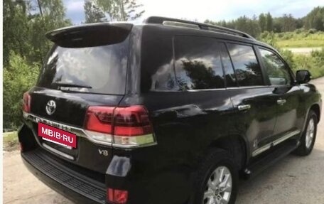 Toyota Land Cruiser 200, 2015 год, 4 900 000 рублей, 2 фотография