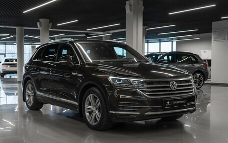 Volkswagen Touareg III, 2019 год, 4 280 000 рублей, 2 фотография