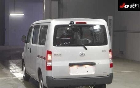 Toyota Town Ace IV, 2020 год, 2 000 000 рублей, 2 фотография