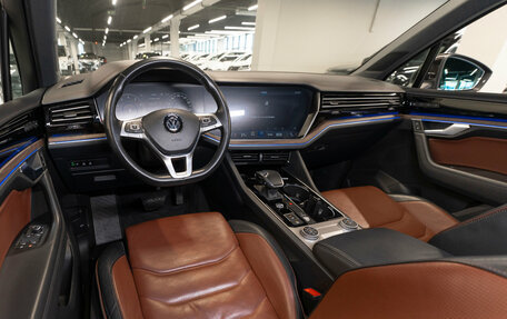 Volkswagen Touareg III, 2019 год, 4 280 000 рублей, 7 фотография