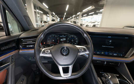 Volkswagen Touareg III, 2019 год, 4 280 000 рублей, 10 фотография