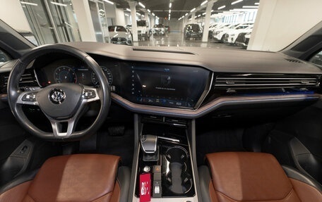 Volkswagen Touareg III, 2019 год, 4 280 000 рублей, 8 фотография