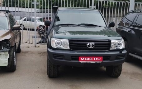 Toyota Land Cruiser 100 рестайлинг 2, 2005 год, 4 500 000 рублей, 1 фотография