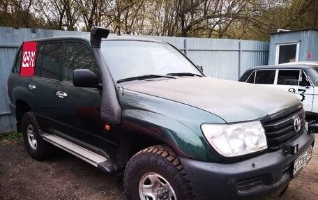 Toyota Land Cruiser 100 рестайлинг 2, 2005 год, 4 500 000 рублей, 2 фотография