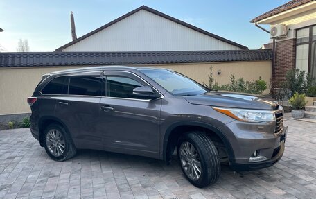 Toyota Highlander III, 2015 год, 3 000 000 рублей, 3 фотография