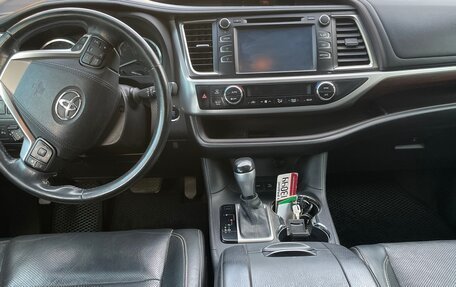 Toyota Highlander III, 2015 год, 3 000 000 рублей, 6 фотография