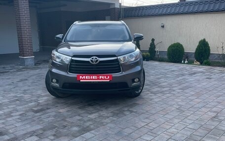 Toyota Highlander III, 2015 год, 3 000 000 рублей, 2 фотография