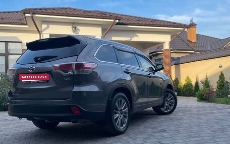 Toyota Highlander III, 2015 год, 3 000 000 рублей, 4 фотография