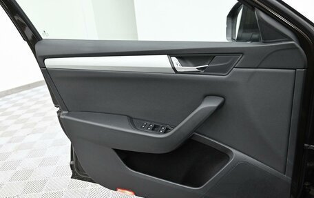 Skoda Superb III рестайлинг, 2018 год, 1 775 000 рублей, 6 фотография