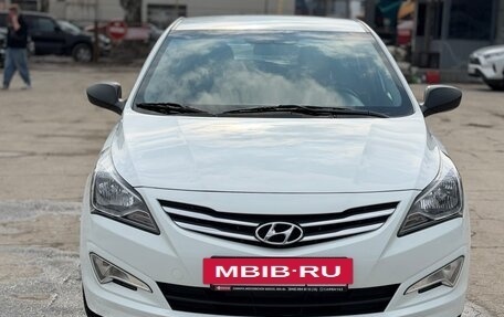 Hyundai Solaris II рестайлинг, 2015 год, 1 170 000 рублей, 2 фотография