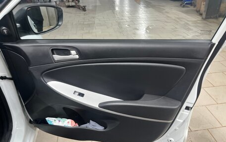 Hyundai Solaris II рестайлинг, 2011 год, 620 000 рублей, 8 фотография