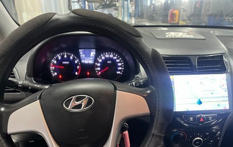 Hyundai Solaris II рестайлинг, 2011 год, 620 000 рублей, 10 фотография