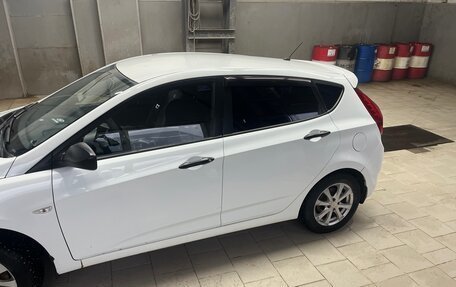 Hyundai Solaris II рестайлинг, 2011 год, 620 000 рублей, 3 фотография